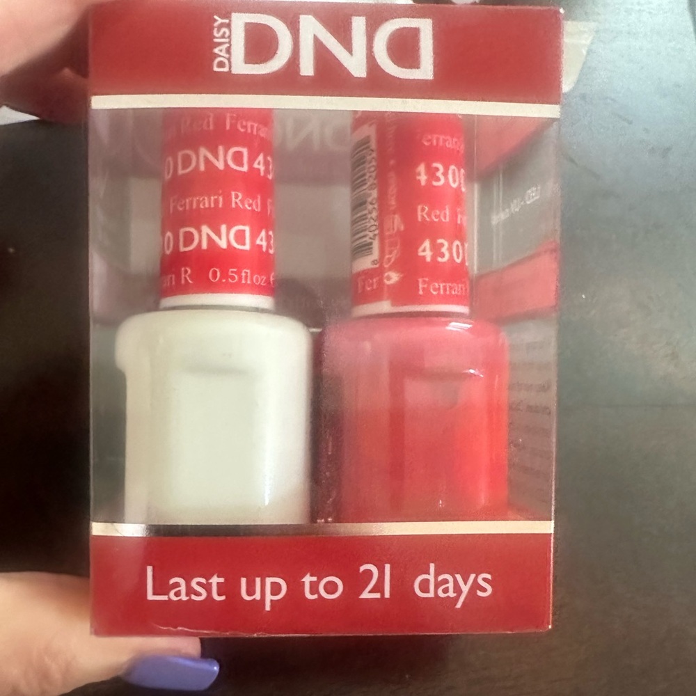 DND GEL Polish Set - 1 Each  Ferrari Red Gel Polish and Red Nail Polish